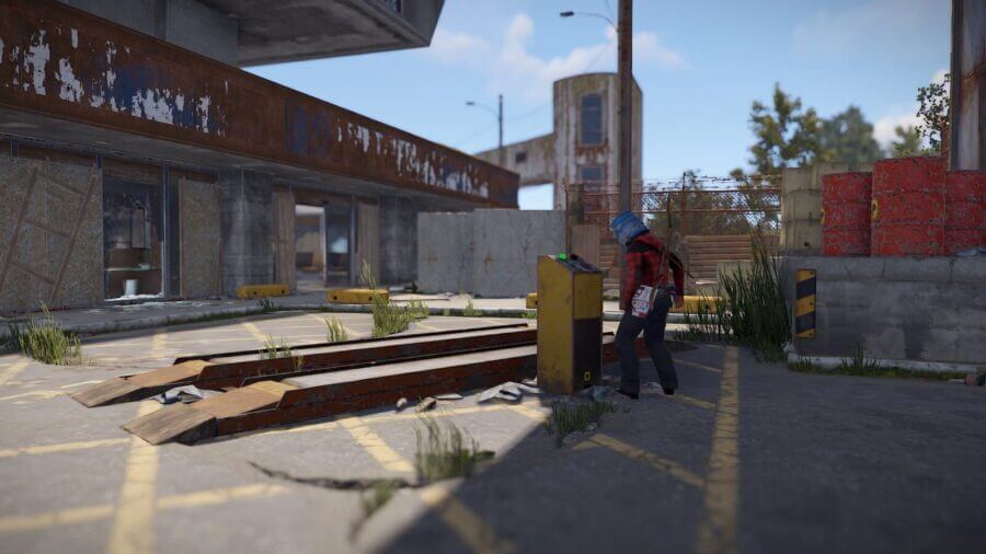 Just in front of the recycler you will also see a vehicle lift that is usable.